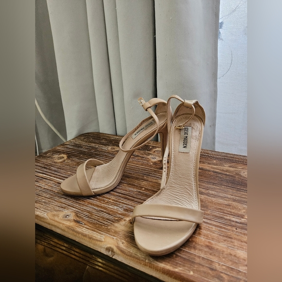 Steve Madden Nude Heels - Picture 1 of 3